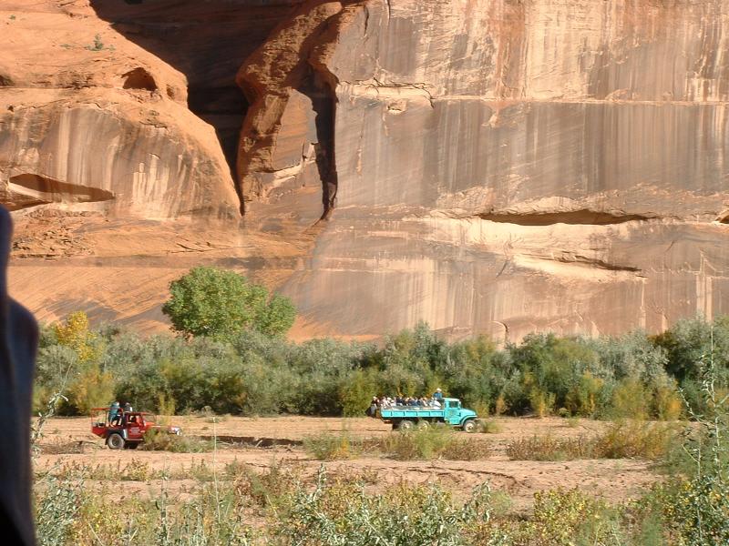 There were serveral tours going on at once, Canyon de Chelly