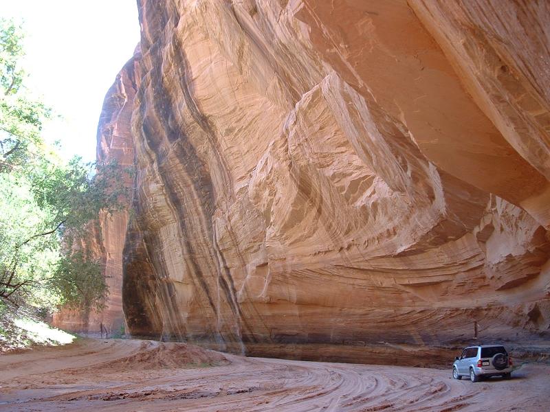 Our tour car under an overhang, Canyon de Chelly