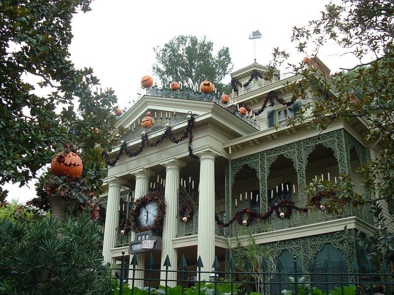 Haunted mansion, Disneyland