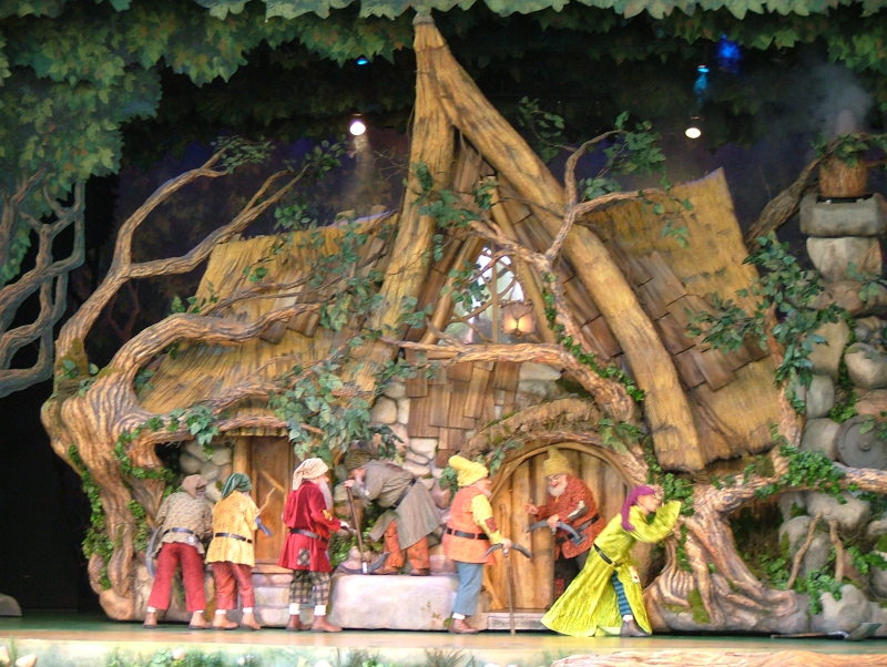 The 7 Dwarfs return home, Disneyland, California